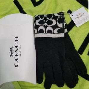 Coach Accessories - NWT COACH GLOVES Coach Accessories - NWT COACH GLOVES